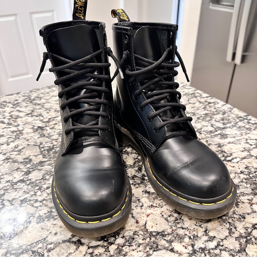 Dr. Martens Black 1460 smooth leather combat boots size 7